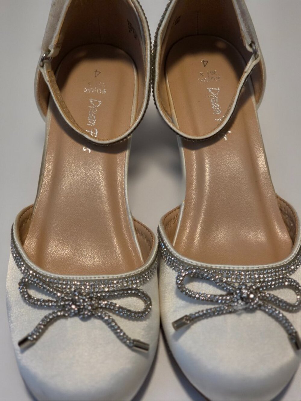 White satin with bow dress shoes, size 4